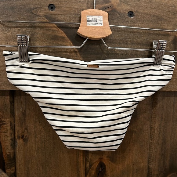 VS bikini bottoms. - Picture 2 of 4